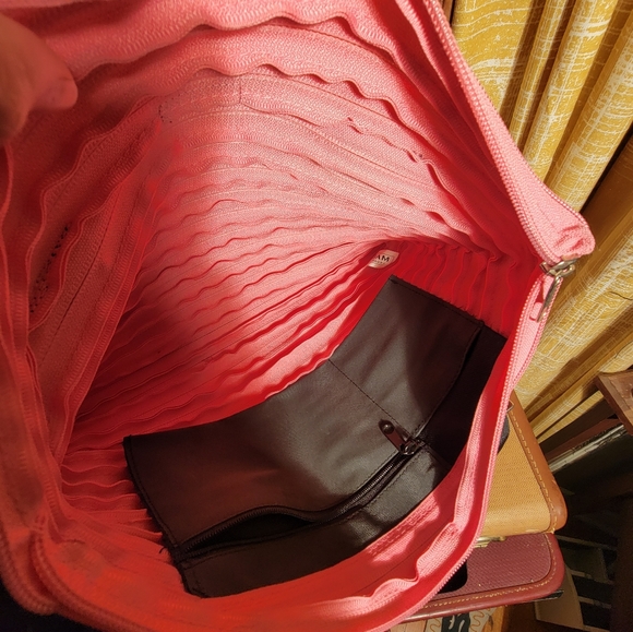 Y2K BAM Original Zipbag, Pink with Black Adjustable Straps - Picture 3 of 9